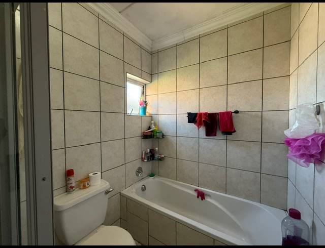 2 BEDROOM APARTMENT FOR SALE IN KEMPTON PARK CENTRAL